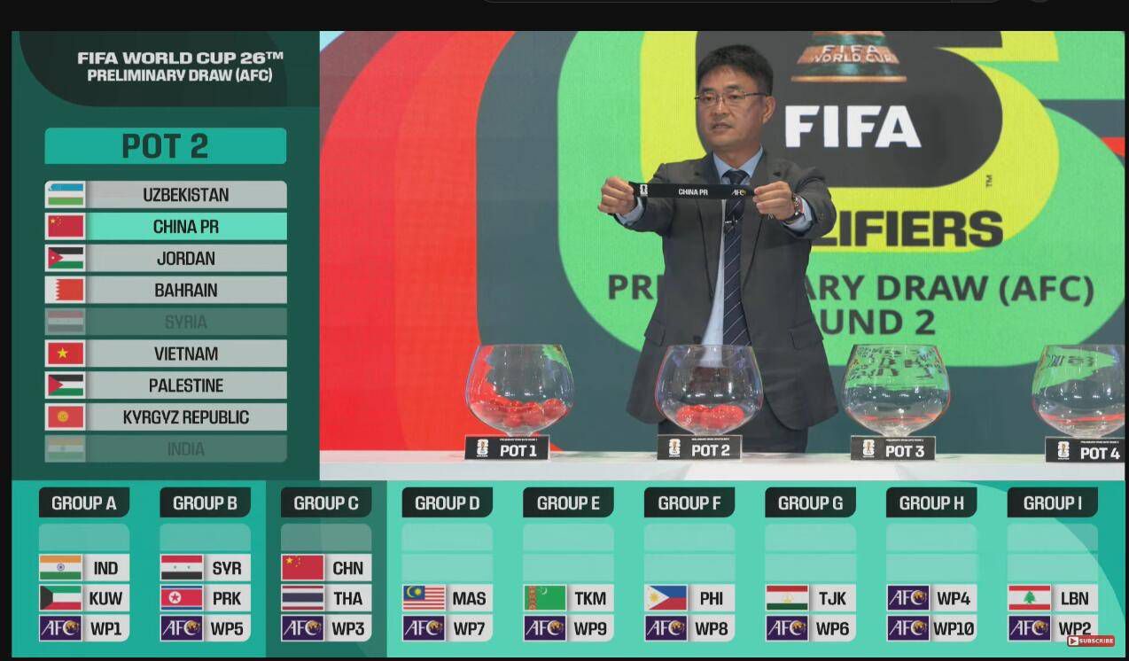 埃切维里司职进攻型中场，他代表阿根廷参加了今年的U17世界杯，并在对阵巴西U17的比赛中戴帽。